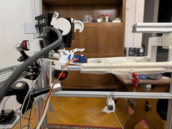 The 3D-printed harness for the rat.